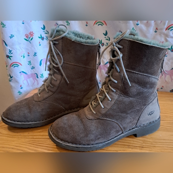 EUC UGG Daney Grey/Green Suede & Shearling Casual Outdoor Boot Shoe SZ 6 - Picture 1 of 10